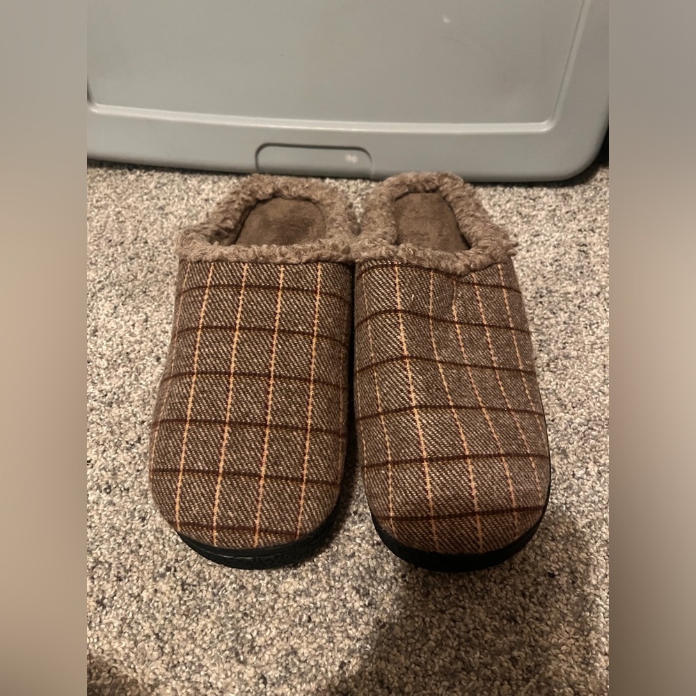 Women’s Brown Plaid Slippers - Size 8 to 9